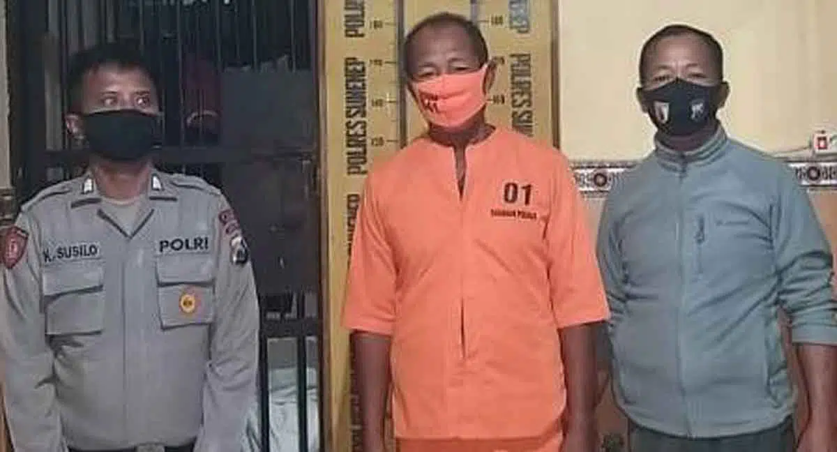Tengah, tersangka pencabulan kenakan baju tahanan (Humas Polres Sumenep)