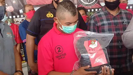 Tersangka pemerkosaan di tangkap Polres Sampang (Foto. Rafi @portalmadura.com)