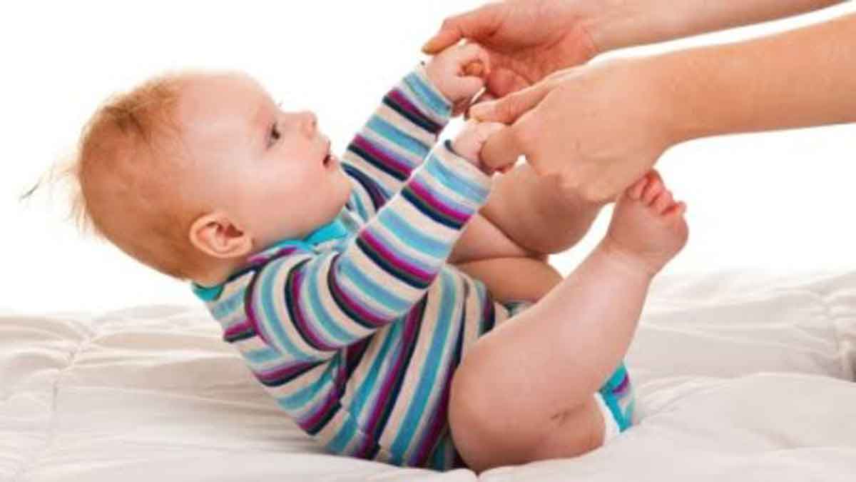 5 Langkah Melatih Bayi Duduk dengan Cepat