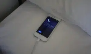 Berikut Ulasan Tak Perlu Matikan Ponsel Tiap Malam