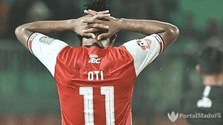 Oti Lepas, Renegosiasi Kontrak Bruno Matos Alot