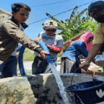 Jurnalis Pamekasan Distribusikan Air Bersih Gratis kepada Warga
