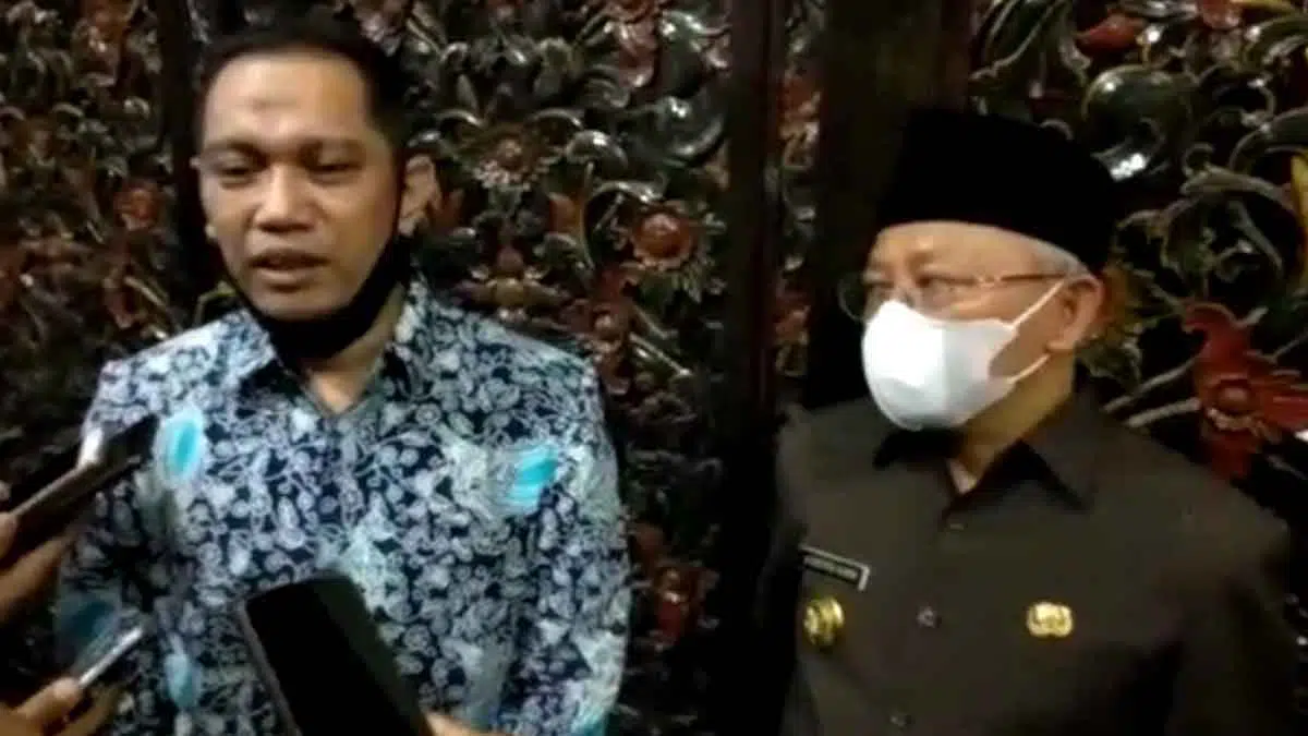 Kiri, Pimpinan KPK, Nurul-Ghufron dan Bupati Sumenep, A. Busyro Karim (@portalmadura.com)