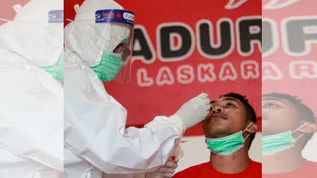 Pelaksanaan Tes Swab pada salah satu pemain dan official Madura United