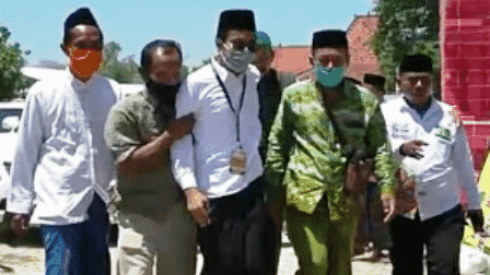 Proses loyalis menjemput Ra Mamak di KPU Sumenep (Ist)