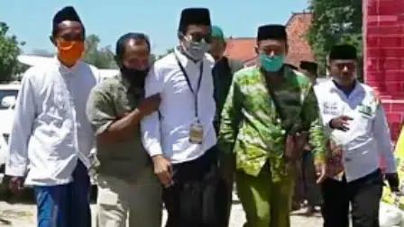 Proses loyalis menjemput Ra Mamak di KPU Sumenep (Ist)