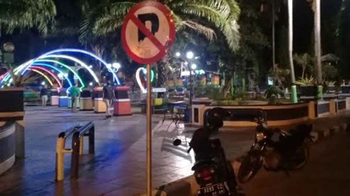 Situasi taman kota Kabupaten Sampang (Foto. Rafi @portalmadura.com)