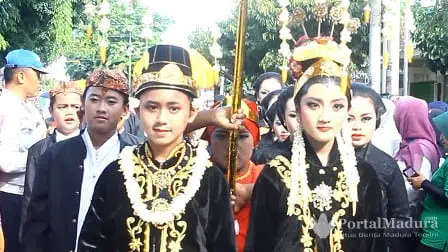 dok. Tanpangantanan Sumenep pada rangkaian peringatan hari jadi Kabupaten Sumenep yang ke-747 tahun 2016. Disbudparpora Sumenep bersama PortalMadura.Com (@portalmadura.com)
