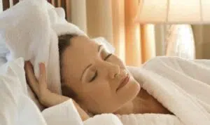 Timbulkan Banyak Masalah, Hindari Tidur dalam Keadaan Rambut Basah