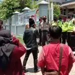Warga Bangkalan “Geruduk” Kantor ULP PLN