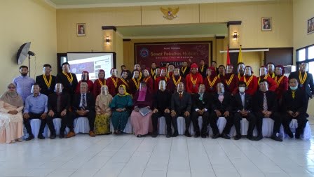 Peserta Yudisium Fakultas Hukum Unija (Foto. Joni Suhartono @portalmadura.com)