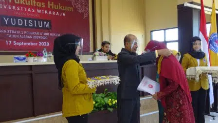 Berlangsung Khidmat, Fh Unija Gelar Yudisium Di Tengah Pandemi - Portalmadura.com Peserta Yudisium Fakultas Hukum Unija (Foto. Joni Suhartono @portalmadura.com)