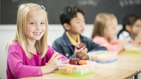 Cara Agar Anak Tertarik Konsumsi Bekal Makan Siang