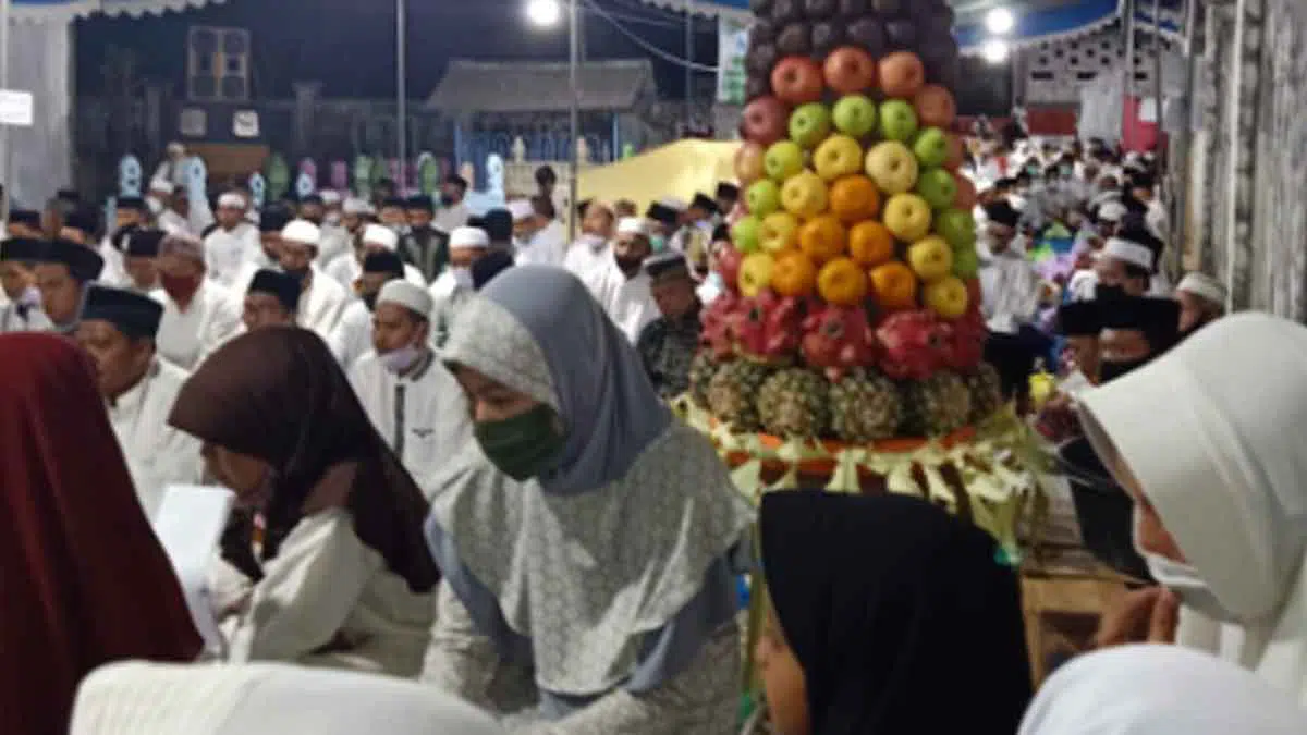 Haul akbar Pangeran Judonegoro dan rokat Desa Kebunagung, Kabupaten Sumenep, Madura, Jawa Timur. (Foto @portalmadura.com)