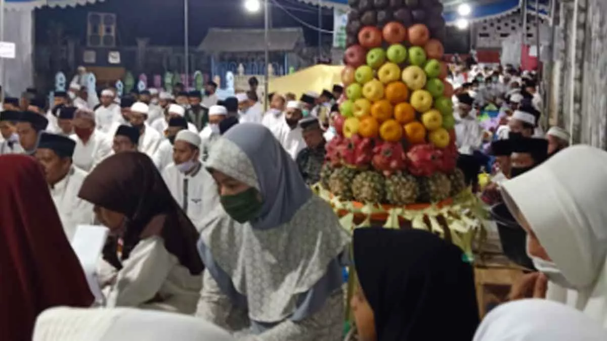 Haul akbar Pangeran Judonegoro dan rokat Desa Kebunagung, Kabupaten Sumenep, Madura, Jawa Timur. (Foto @portalmadura.com)