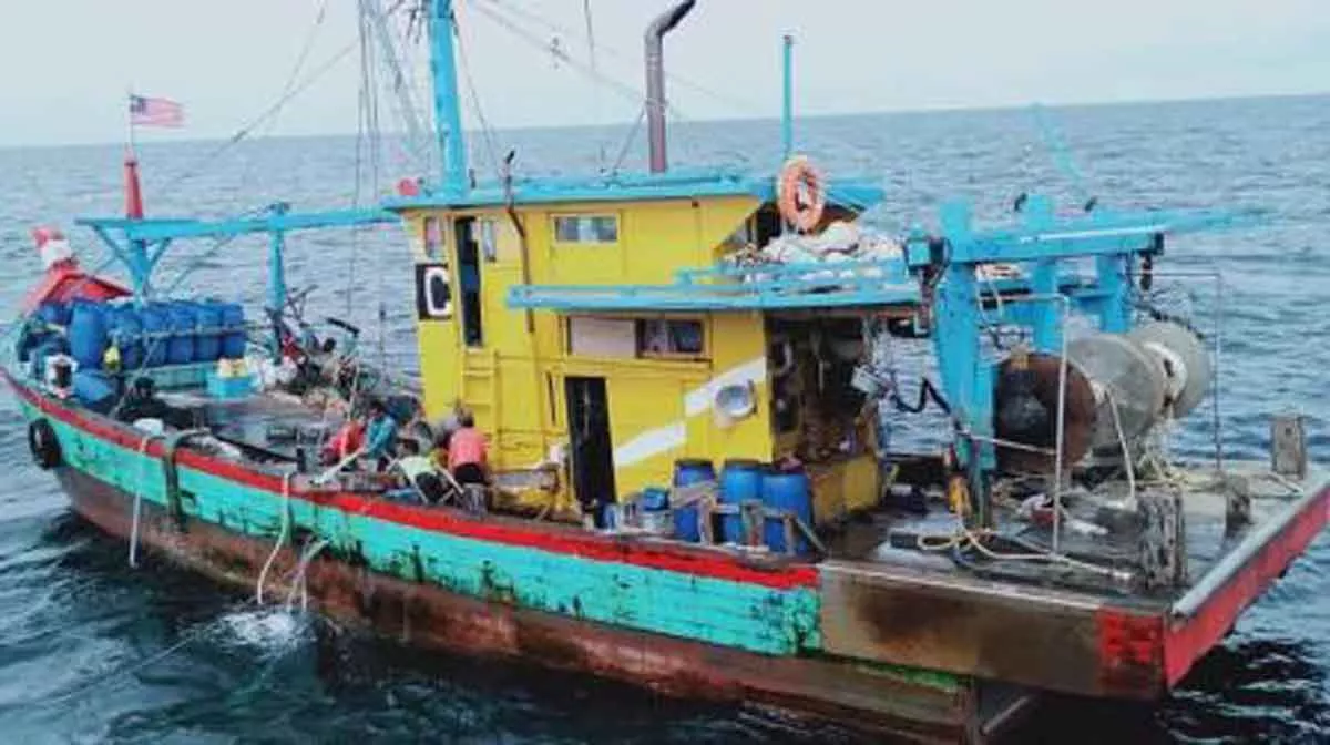 Kapal Ikan Berbendera Malaysia Ditangkap