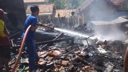 Dilumat Api, Sapi Mati Terpanggang, Dapur & Kandang Ludes