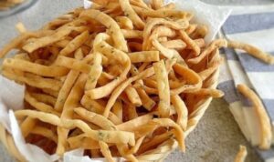 Resep Kue Bawang yang Renyah, Garing dan Gurih