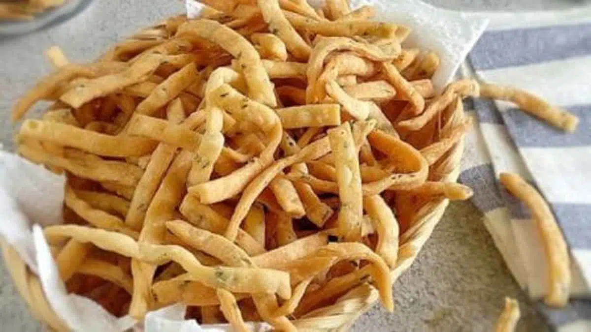 Resep Kue Bawang yang Renyah, Garing dan Gurih
