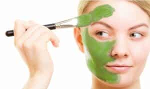 Atasi Kulit Wajah Berjerawat dengan 5 Produk Masker Green Tea