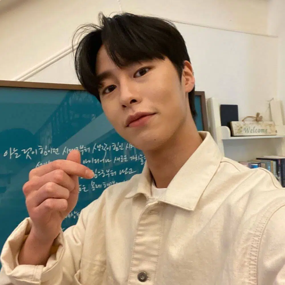 model rambut pria korea Curtain Haircut Lee Jae Wook