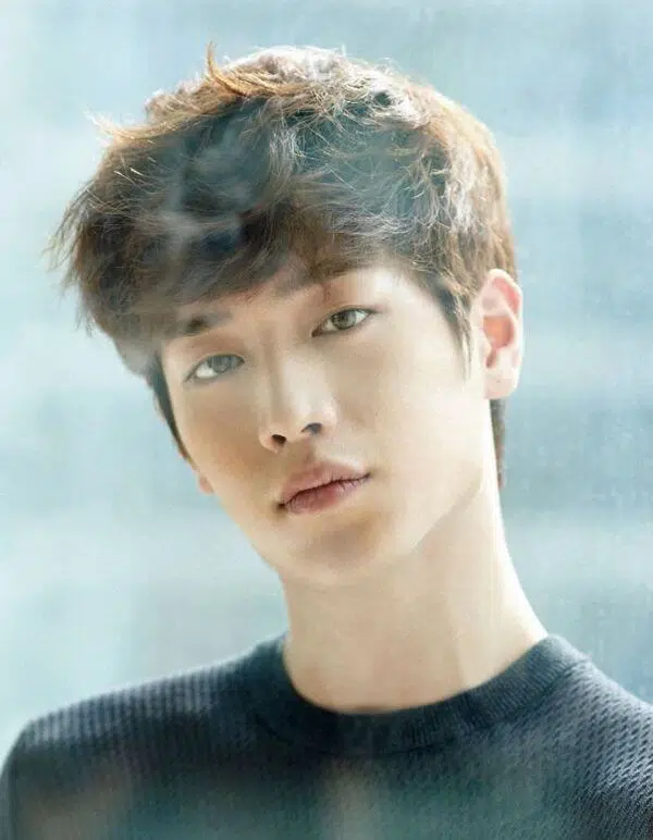 model rambut pria korea Messy Volumed