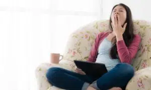 5 Kebiasaan yang Membuat Tubuh Mudah Lelah dan Mengantuk
