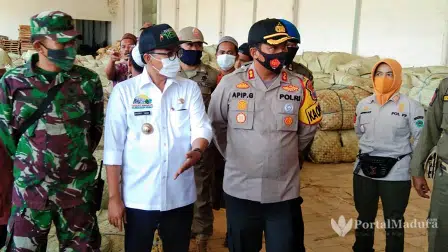 Bupati Pamekasan Pantau Langsung Proses Transaksi Tembakau