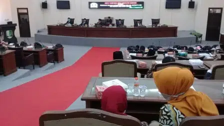 Rapat paripurna DPRD Sampang (Foto. Rafi @portalmadura.com)