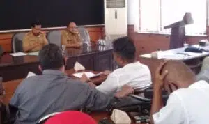 Warga "Luruk" DPMD Sampang (Foto. Rafi @portalmadura.com)