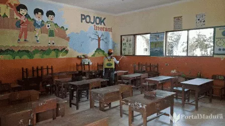 Jelang Pembelajaran Tatap Muka, Lembaga Pendidikan Disemprot Disinfektan