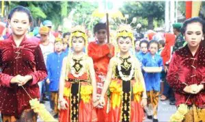 dok. Tanpangantanan Sumenep pada rangkaian peringatan hari jadi Kabupaten Sumenep yang ke-747 tahun 2016. Disbudparpora Sumenep bersama PortalMadura.Com (@portalmadura.com)