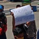 Kantor DPRD Sumenep Digoyang Demo, “Tembakau Murah Gagal Nikah”