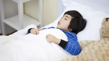 Cara Atasi Kebiasaan Mengigau saat Anak Tidur