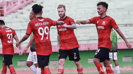 Jacop Pepper Langsung Macht Dengan Pemain Madura United