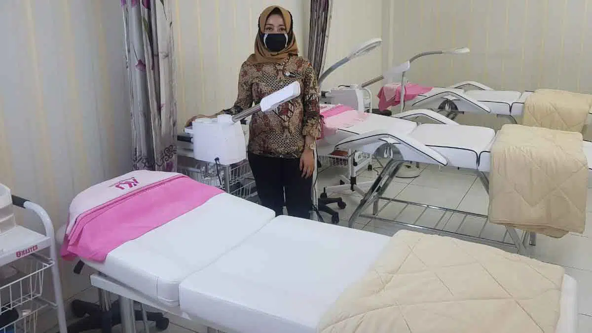 Tempat treatment AKJ Beauty Sumenep (@portalmadura.com)