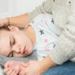 7 Cara Menangani Kondisi Kejang pada Anak