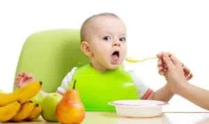 6 Cara Agar Bayi Suka Makan Buah