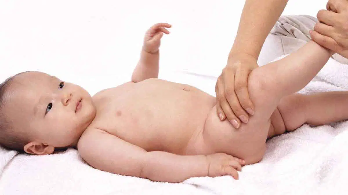 Cara Memijat Bayi yang Benar dan Aman