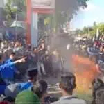 Demo Chaos di DPRD Sumenep, Polisi Terluka, Sejumlah Mahasiswa Diamankan