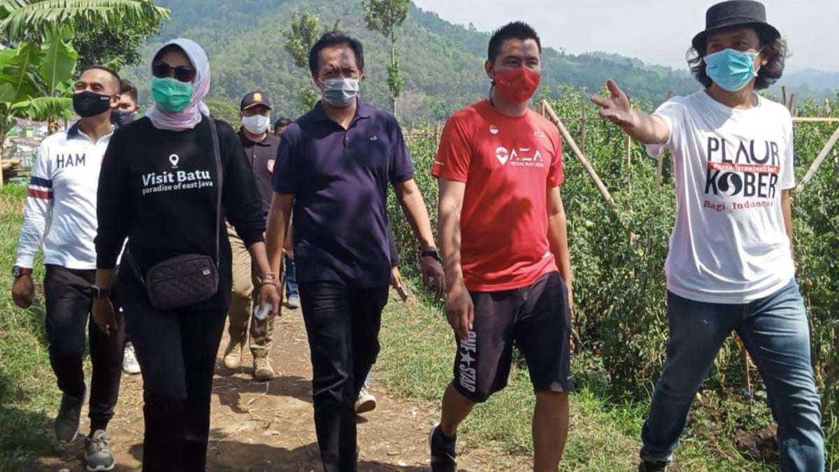Diawali Jalan Kaki, Wali Kota Batu Jamu Anggota AMSI Jatim Sarapan Pagi di Sawah