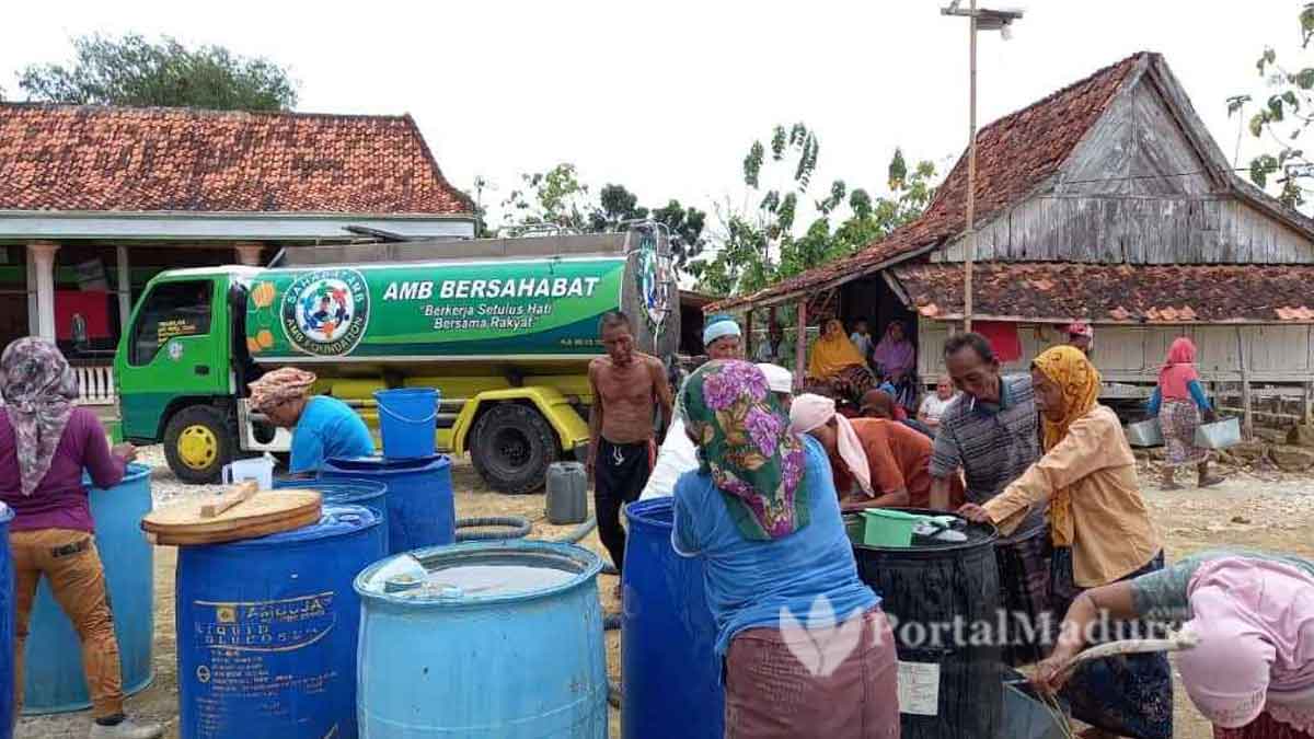 AMB Foundation Distribusikan Air Bersih Kepada Daerah Terdampak Kekeringan