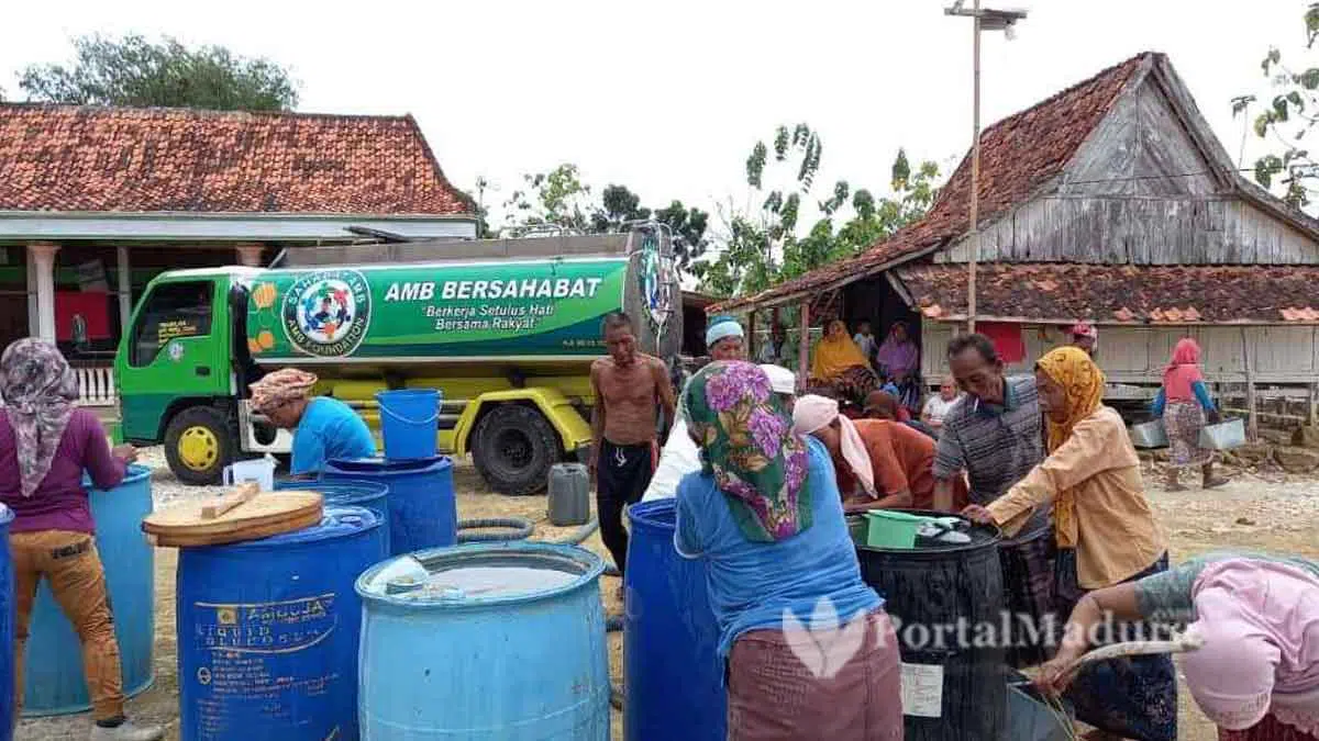 AMB Foundation Distribusikan Air Bersih Kepada Daerah Terdampak Kekeringan