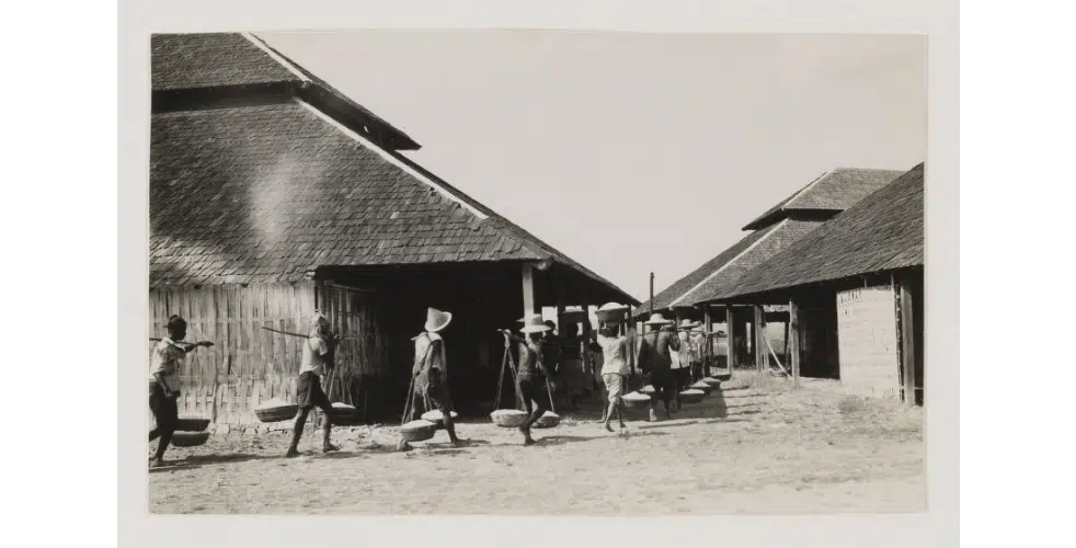 Foto- Aktivitas Produksi Garam Tahun 1930-An Di Sumenep - Portalmadura.com FOTO- Aktivitas Produksi Garam Tahun 1930-an di Sumenep