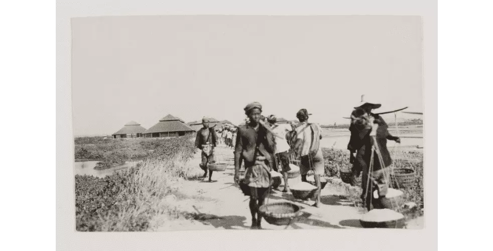 Foto- Aktivitas Produksi Garam Tahun 1930-An Di Sumenep - Portalmadura.com FOTO- Aktivitas Produksi Garam Tahun 1930-an di Sumenep