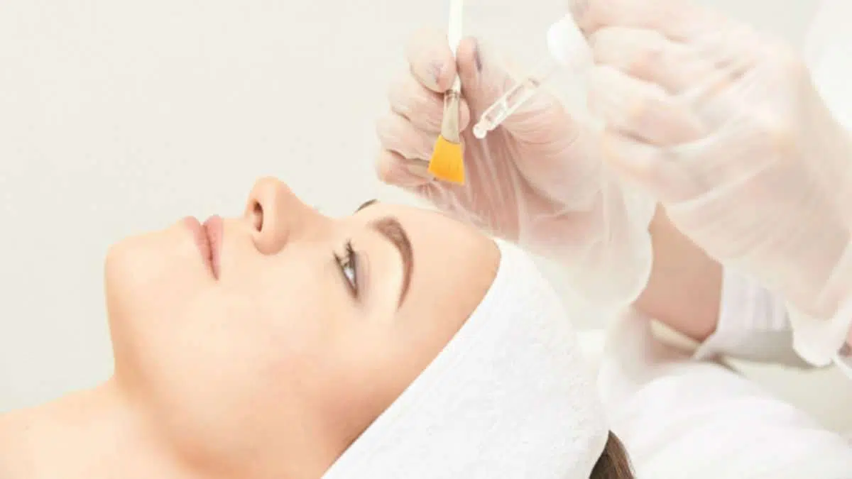 Jarang Diketahui, 5 Manfaat Memakai Serum Wajah