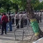 Jelang Demo, Polisi Pasang Kawat Berduri di Depan DPRD Sumenep