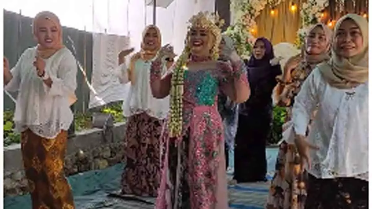 Seru! Lebih dari Pengantin Lajang, dari Joget TikTok di Resepsi Nikah hingga Cucu Ikut Swafoto