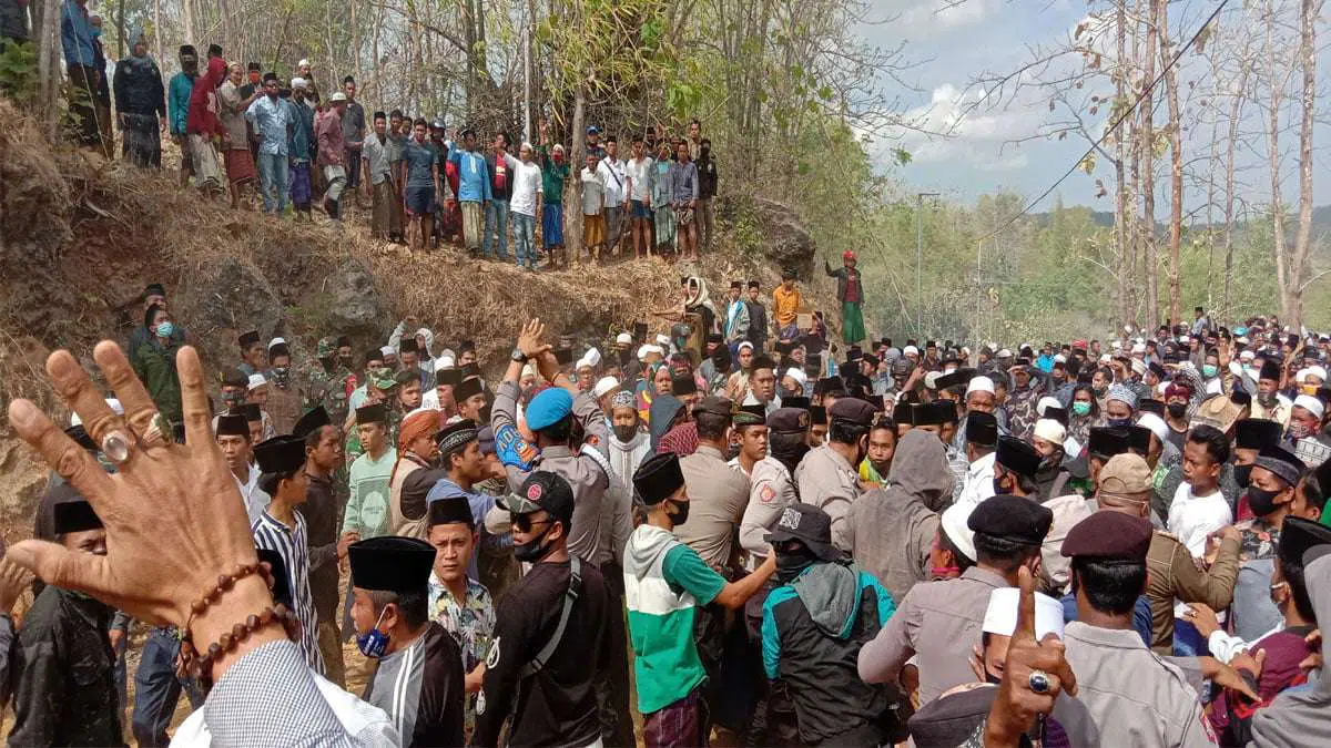 BreakingNews: Warga Unjuk Rasa Minta Tutup Kedai Bintang