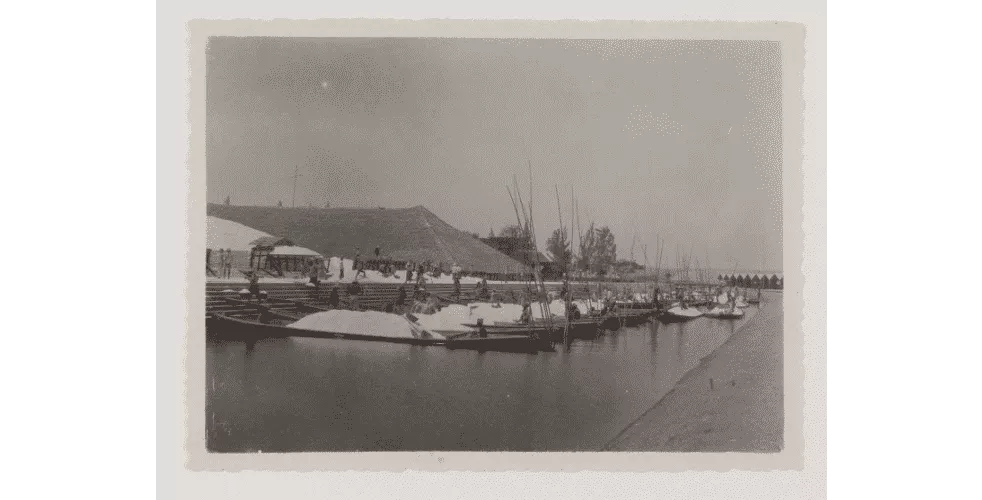 Foto- Aktivitas Produksi Garam Tahun 1930-An Di Sumenep - Portalmadura.com FOTO- Aktivitas Produksi Garam Tahun 1930-an di Sumenep